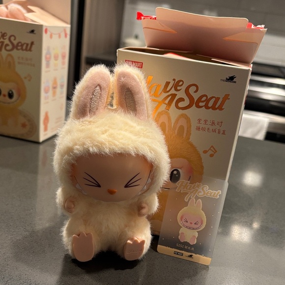 POPMART - Picture 2 of 5